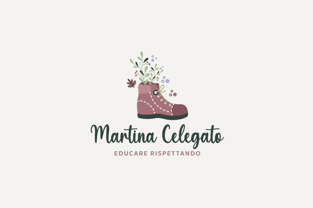 Logo con scarponcino da montagna, fiori e foglie, che rappresenta la nuova identit&agrave; visiva di Martina, pedagogista montessoriana.